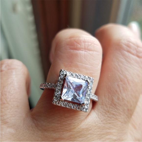 Swarovski Elements 925 Sterling Silver Princess CZ Diamond Solitaire Ring NEW - Picture 2 of 8